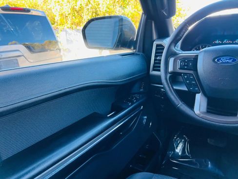 Used 2020 Ford Expedition XLT image 25