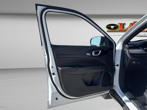 New 2026 Jeep Compass Latitude image 24