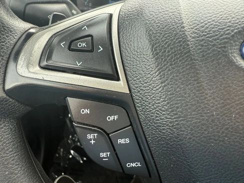 Used 2018 Ford Fusion SE w/ Fusion SE Technology Package FWD image 11