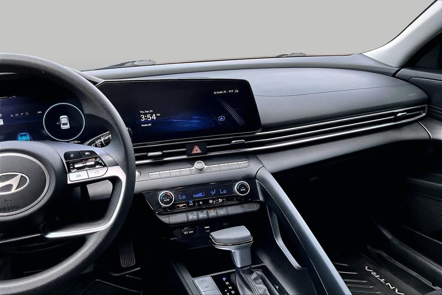 Used 2024 Hyundai Elantra SEL FWD image 9