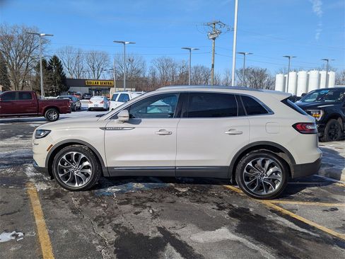 Used 2022 Lincoln Nautilus Reserve w/ Equipment Group 201A image 6