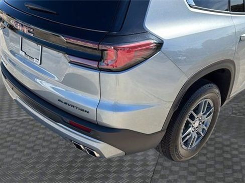 Used 2025 GMC Acadia Elevation image 11