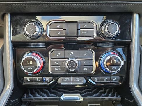 Used 2024 GMC Yukon Denali AWD/4WD image 25
