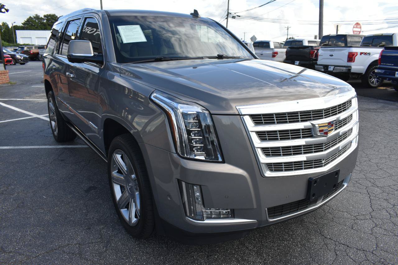 Used 2017 Cadillac Escalade Premium Luxury AWD/4WD image 4