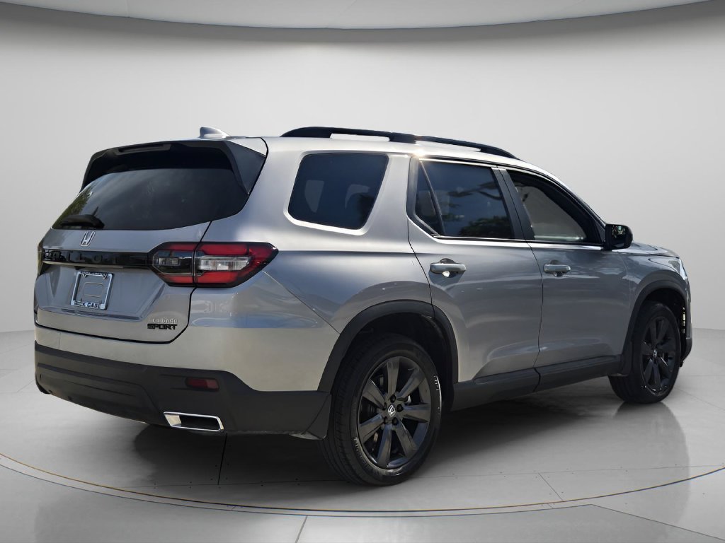 Used 2025 Honda Pilot Sport image 7