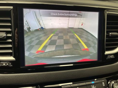 Used 2025 Chrysler Pacifica Select image 5