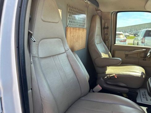 Used 2017 Chevrolet Express 2500 RWD image 32