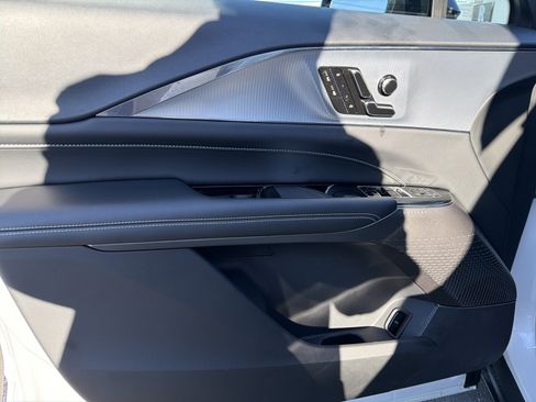 Used 2024 Cadillac Lyriq Tech image 10