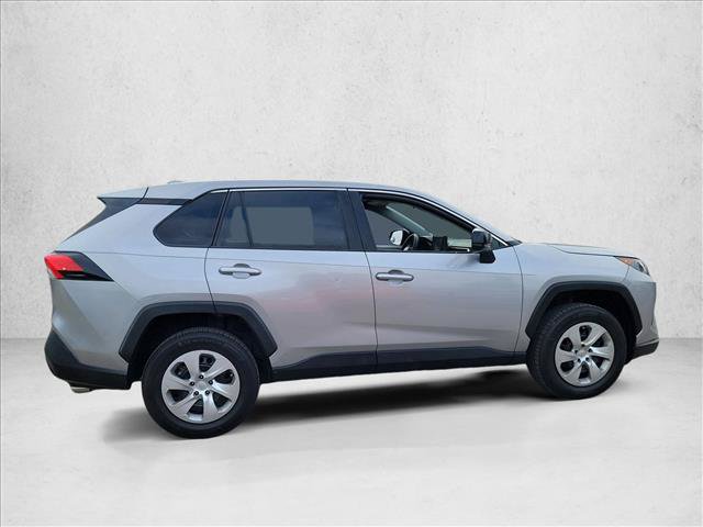 Used 2022 Toyota RAV4 LE FWD image 4