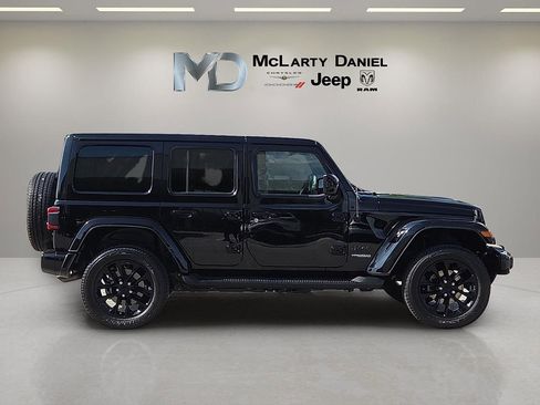 Used 2021 Jeep Wrangler Unlimited Sahara AWD/4WD image 6