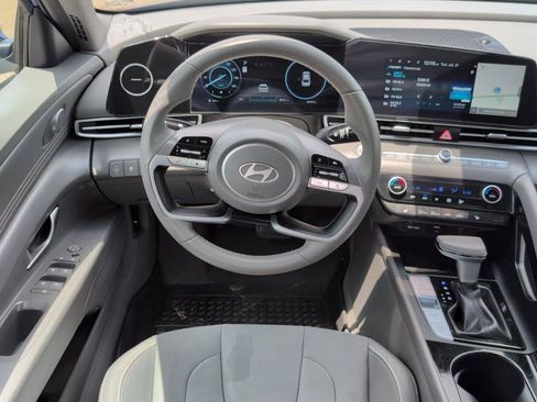 Used 2025 Hyundai Elantra SEL FWD image 20