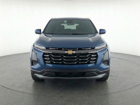 Used 2025 Chevrolet Equinox LT image 2