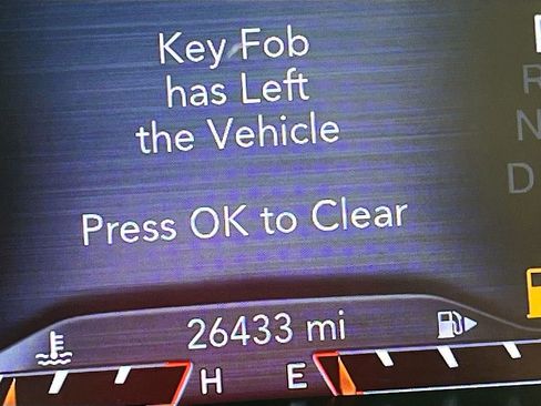 Used 2022 Jeep Cherokee Trailhawk image 12