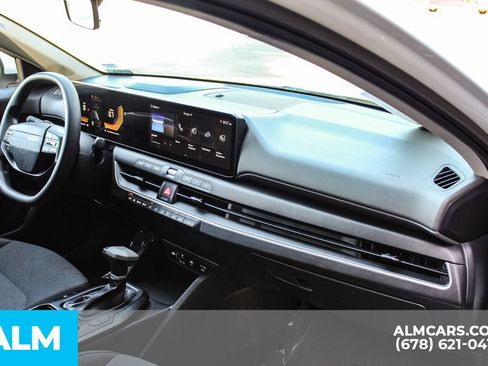 Used 2025 Kia K4 FWD image 23