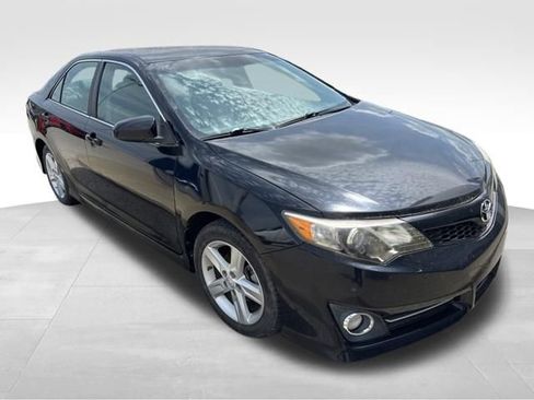 Used 2014 Toyota Camry SE image 3