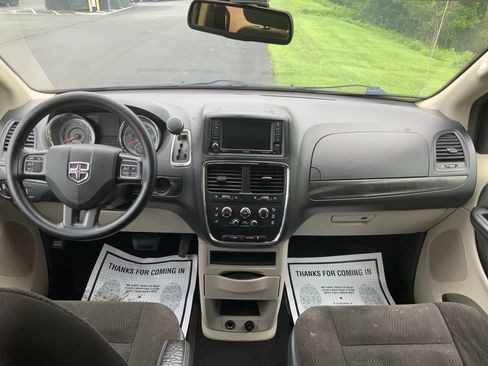 Used 2019 Dodge Grand Caravan SE w/ UConnect Hands-Free Group FWD image 14