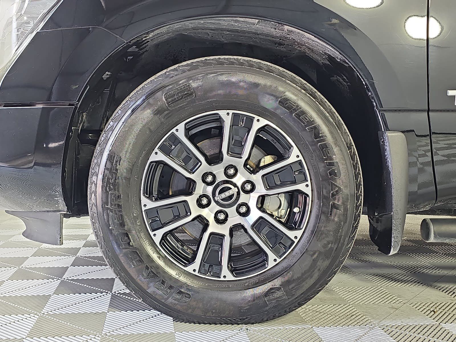 Used 2023 Nissan Titan SV w/ SV Convenience Package RWD image 10