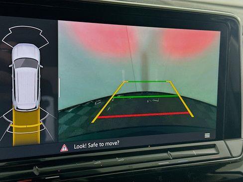 Used 2025 Volkswagen Atlas SE image 23