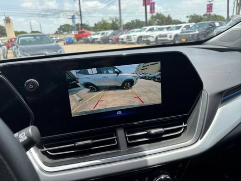 Used 2025 Chevrolet Trax LT FWD image 21