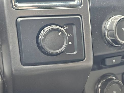 Used 2015 Ford F150 XLT AWD/4WD image 28