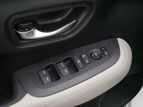 Certified 2026 Honda HR-V LX image 19