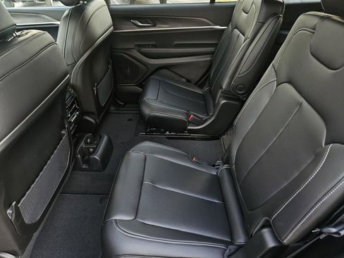 New 2025 Jeep Grand Cherokee L Limited image 28