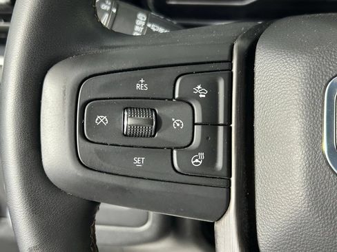 Used 2024 GMC Yukon AT4 w/ Technology Package AWD/4WD image 28
