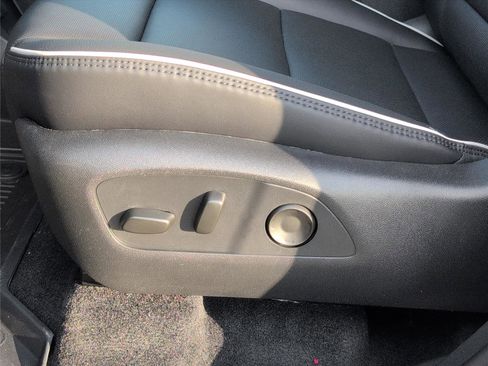 New 2026 GMC Acadia Denali w/ Super Cruise Package image 33