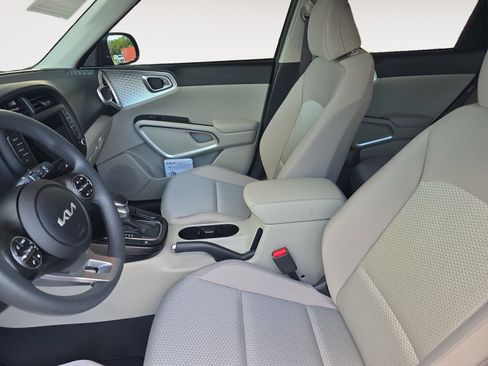 Certified 2025 Kia Soul LX w/ LX Technology Package FWD image 21