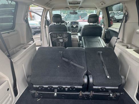 Used 2012 Chrysler Town & Country Touring-L w/ Entertainment Group #2 image 18