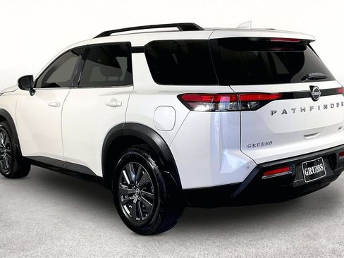 Used 2022 Nissan Pathfinder SV FWD image 15