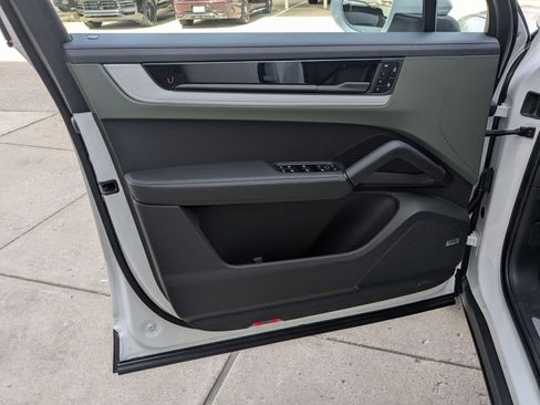 New 2026 Porsche Cayenne image 13