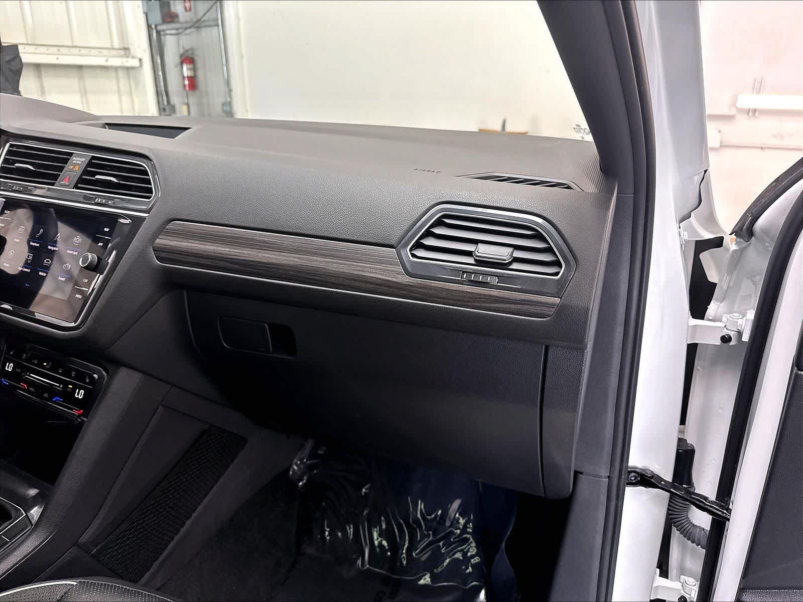 Used 2024 Volkswagen Tiguan SEL R-Line AWD/4WD image 29