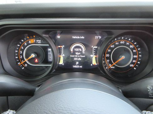Used 2025 Jeep Wrangler Unlimited Rubicon w/ Convenience Group AWD/4WD image 35