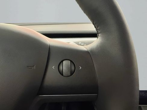 Used 2023 Tesla Model Y Long Range AWD/4WD image 19