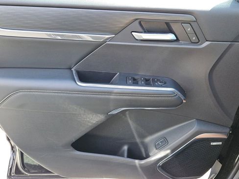 Used 2025 GMC Acadia Elevation image 25