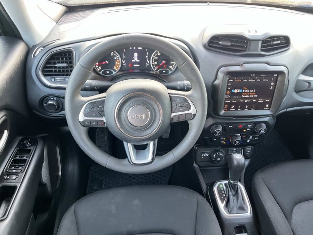 Used 2023 Jeep Renegade Latitude AWD/4WD image 12