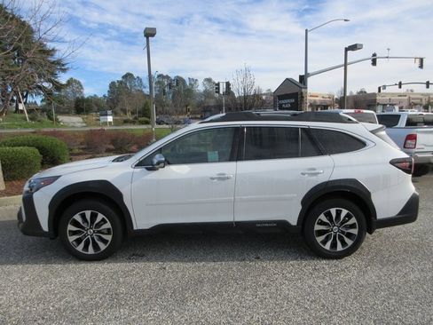 Used 2025 Subaru Outback Touring w/ Popular Package #2 image 9