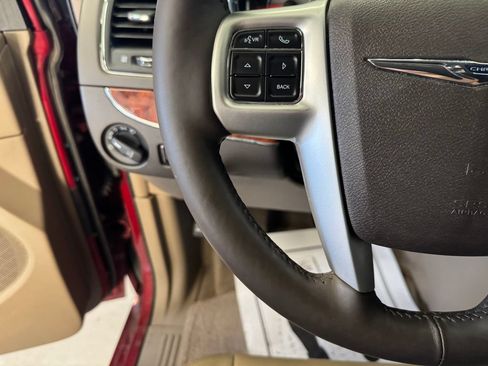 Used 2015 Chrysler Town & Country Touring-L w/ Driver Convenience Group FWD image 11