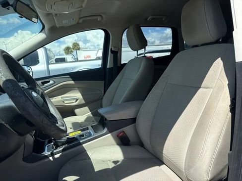 Used 2019 Ford Escape SE FWD image 8