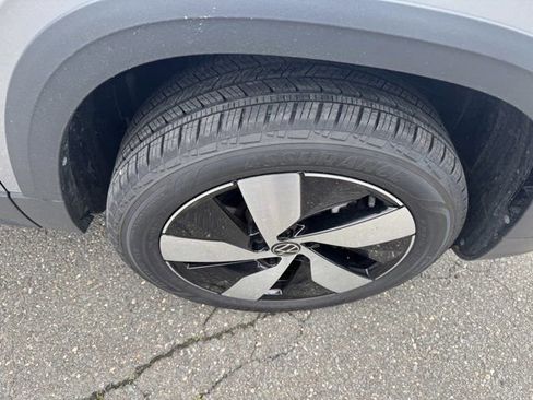 Certified 2024 Volkswagen Taos S AWD/4WD image 9