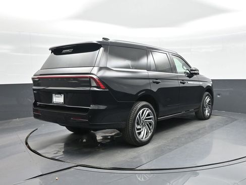 New 2025 Lincoln Navigator Reserve AWD/4WD image 7