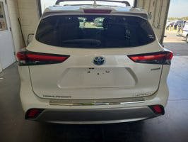 Used 2021 Toyota Highlander Platinum FWD image 4