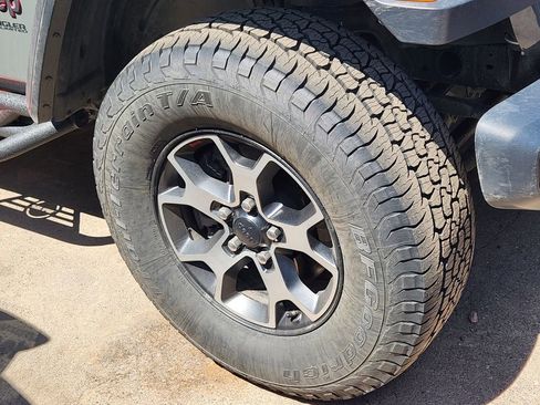 Used 2020 Jeep Wrangler Unlimited Rubicon w/ Cold Weather Group AWD/4WD image 21