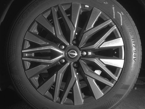 Used 2025 Nissan Altima 2.5 SV FWD image 14