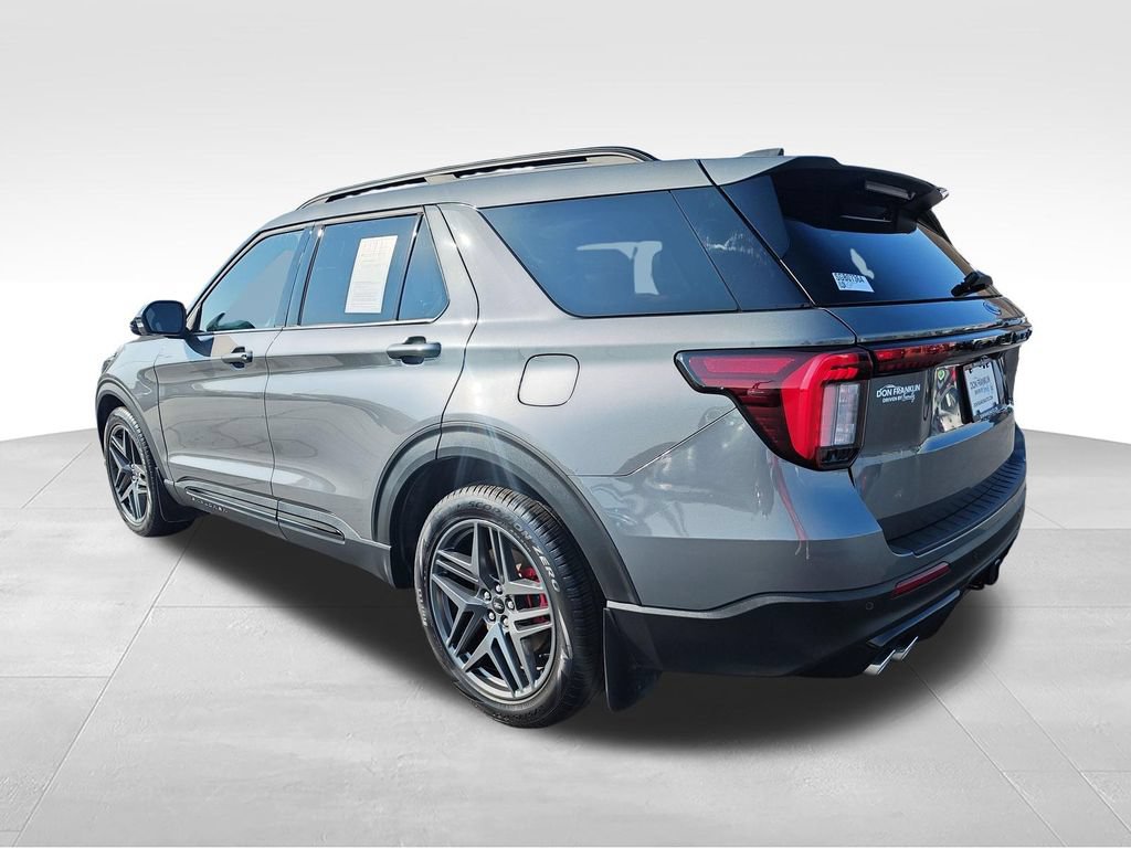 Used 2025 Ford Explorer ST AWD/4WD image 3