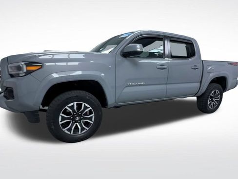 Used 2021 Toyota Tacoma TRD Sport w/ Technology Package AWD/4WD image 17