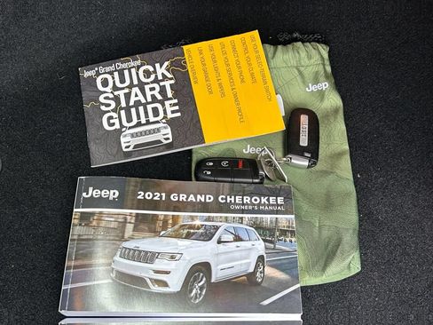 Used 2021 Jeep Grand Cherokee Laredo AWD/4WD image 16