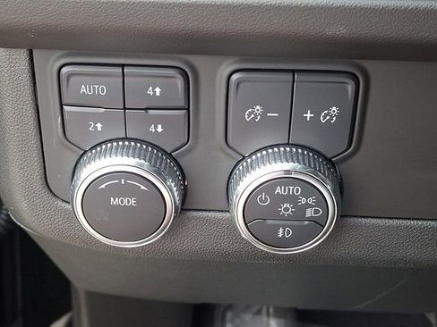 Used 2023 GMC Yukon AT4 AWD/4WD image 8