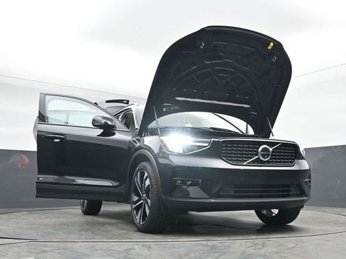 Used 2024 Volvo XC40 B5 Plus w/ Climate Package image 55